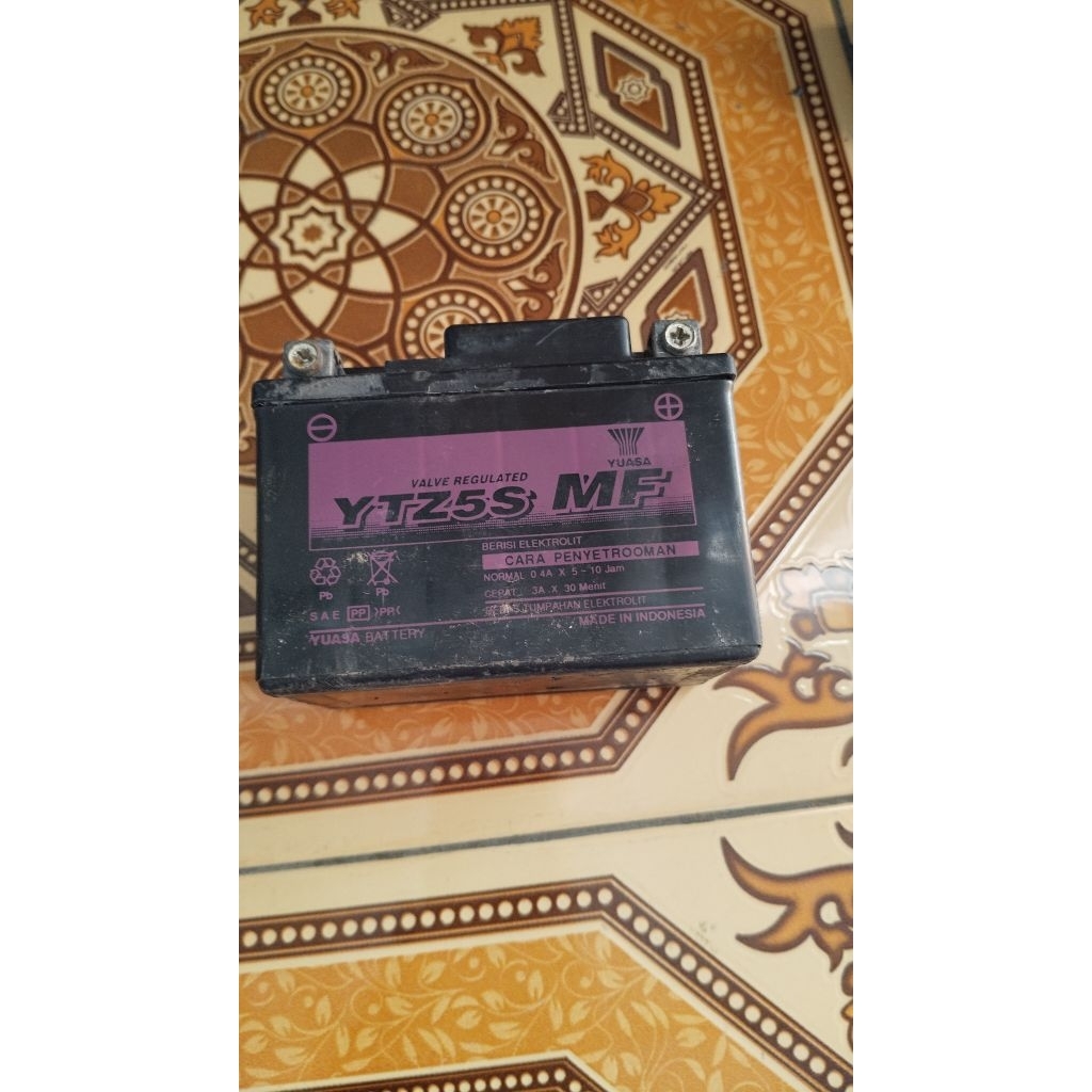 Aki 12 vol bekas rusak bahan Kondisi seperti di foto tidak garansi/retur