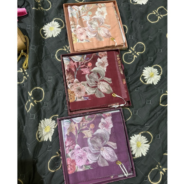 JILBAB BUTTONSCARVES BS VOAL FARRA SERIES BLACK PETUNIA JASMINE BALIKPAPAN SAMARINDA NEW BULAN SECON