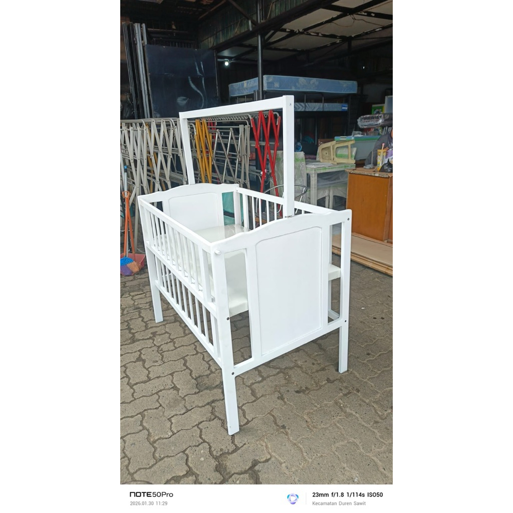 cuci gudang ranjang bayi kayu
