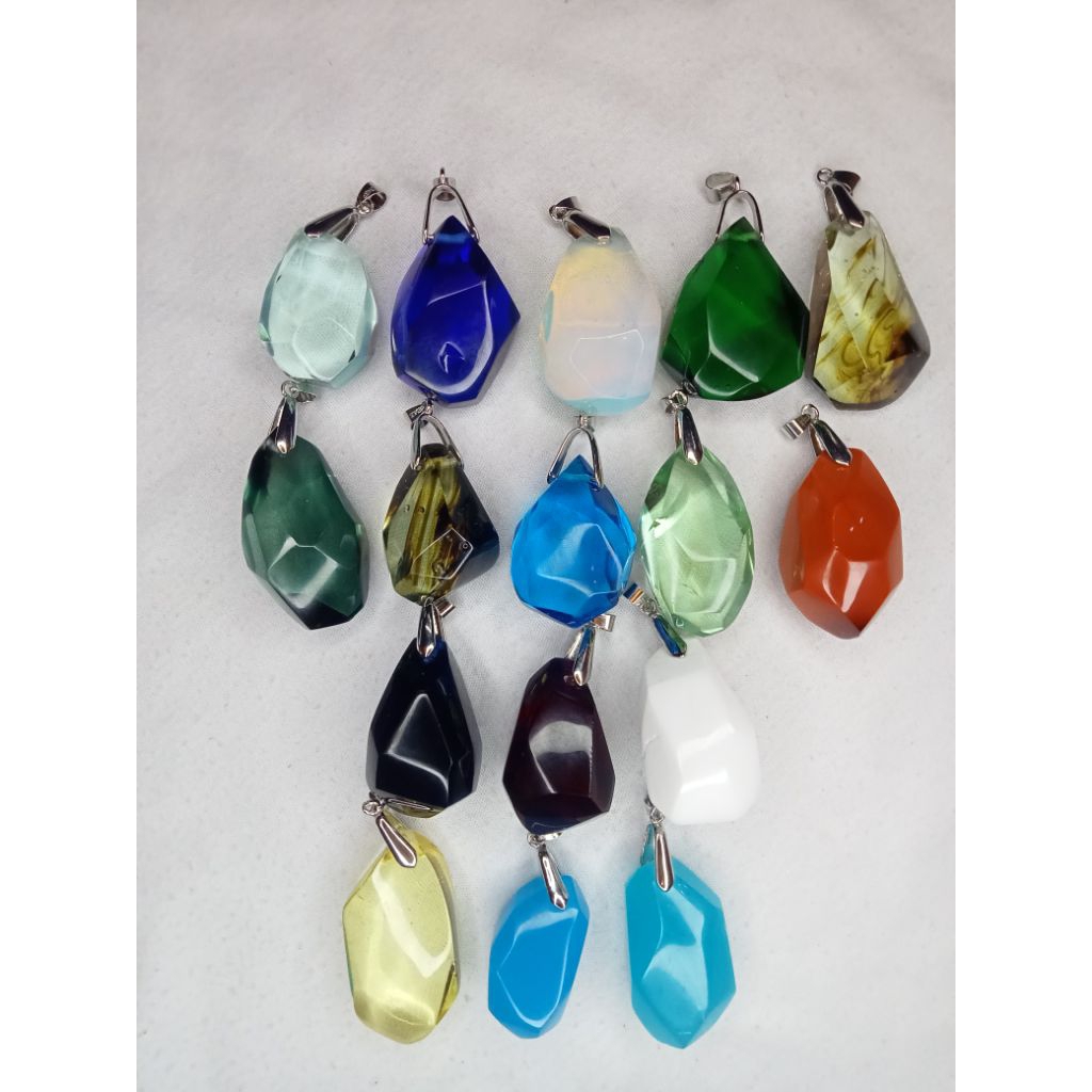 Batu liontin obsidian