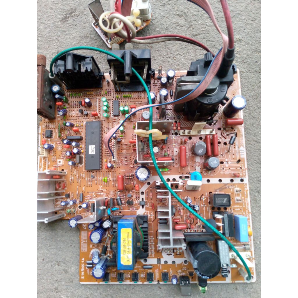 Mesin TV tabung flat 21inc merk Samsung, normal.