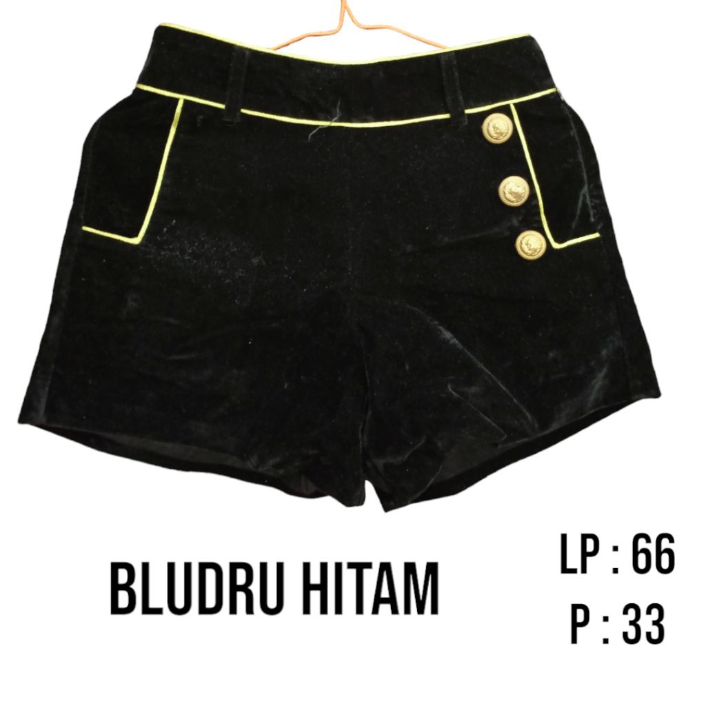 Celana pendek bludru wanita, celana hotpants wanita, preloved murah