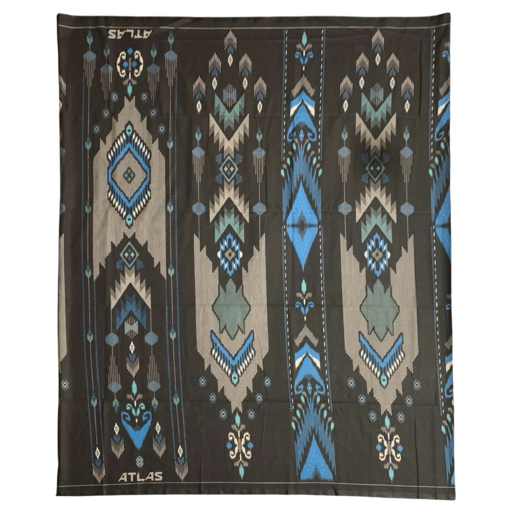SARUNG ATLAS IDAMAN 555 KEMBANG MOTIF BHS GSL HITAM BIRU