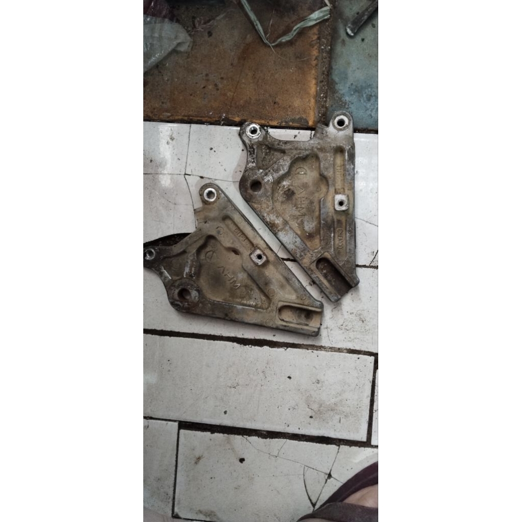 BREKET KALIPER BELAKANG SUPRA 125 ORIGINAL COPOTAN