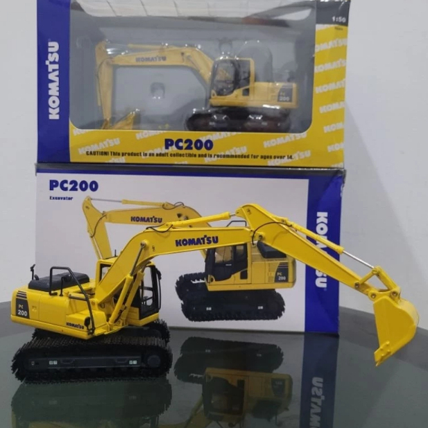 1:50 - Universal Hobbies Miniatur Diecast Excavator Komatsu PC200