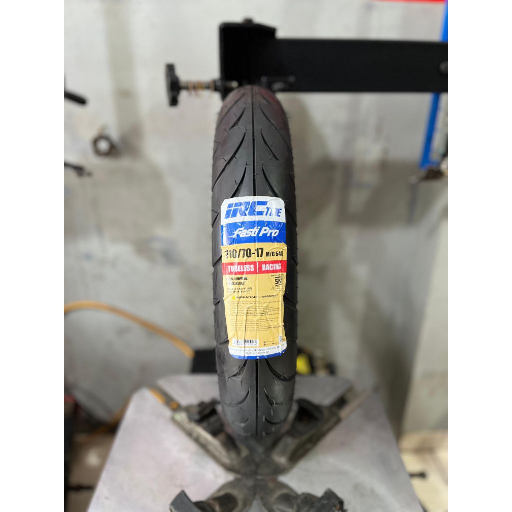 Ban Motor Sport/moped IRC Fasti Pro 110/70-17 Soft Compound Tubeless Tahun Produksi 2026