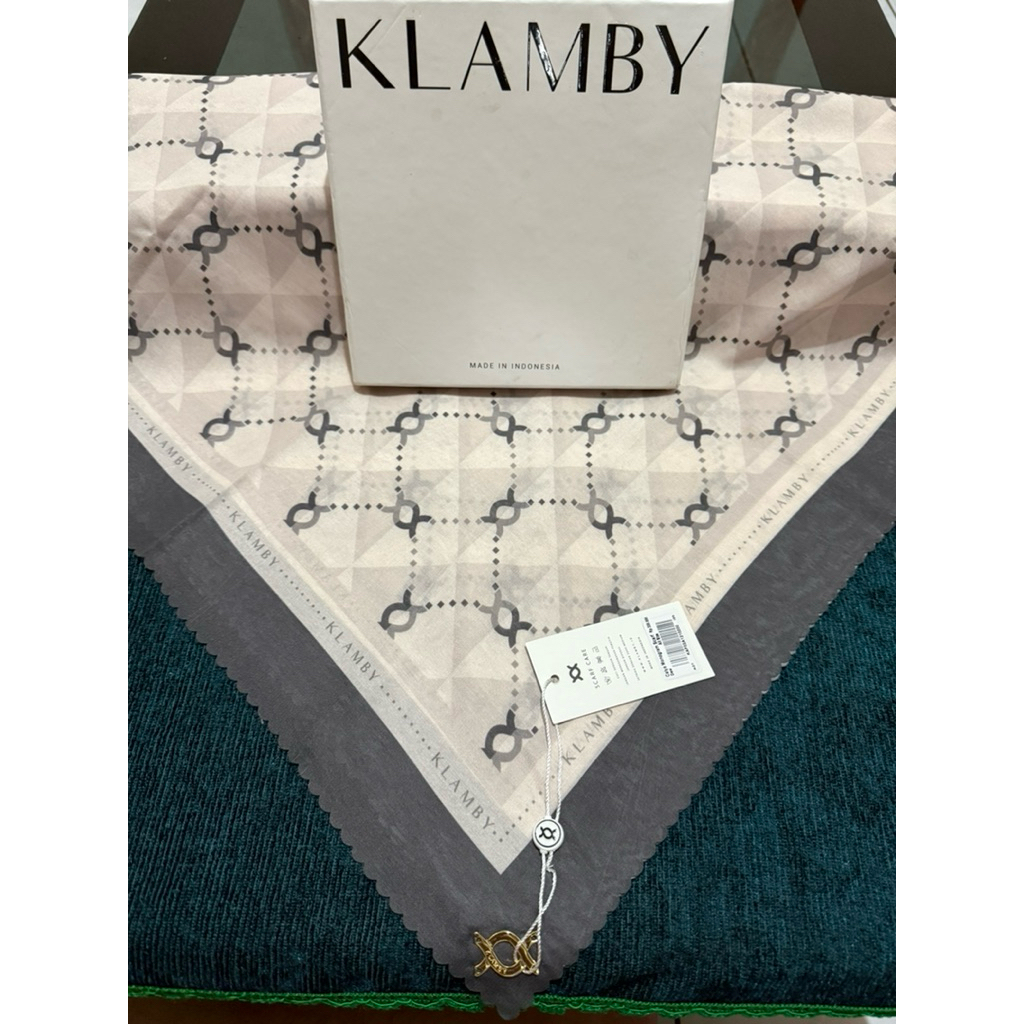 NEW UNDER HARGA TAG Wearing Klamby WK Calya Monogram Scarf Sable Calya Putih