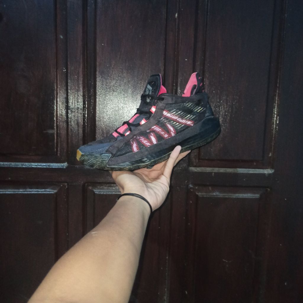 sepatu second basket adidas dame 6 size 42(baca deskripsi)