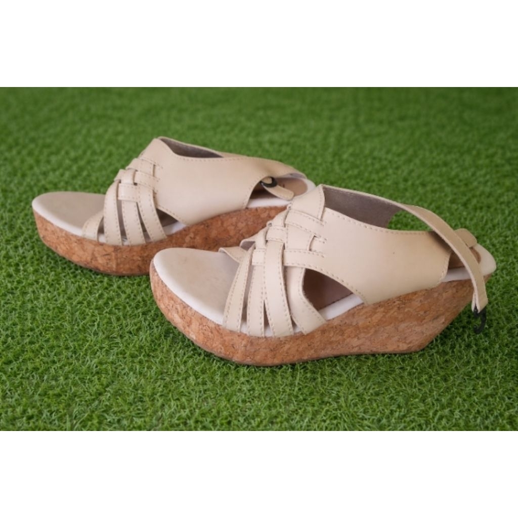 SEPATU WEDGES WANITA 13CM BEKAS