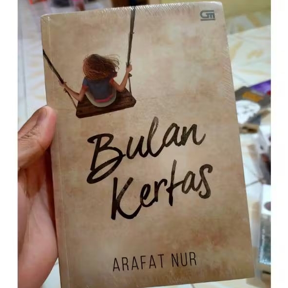Novel Arafat nur/novel karya Arafat nur/novel bulan kertas Arafat nur/novelis Arafat nur/karya sastr