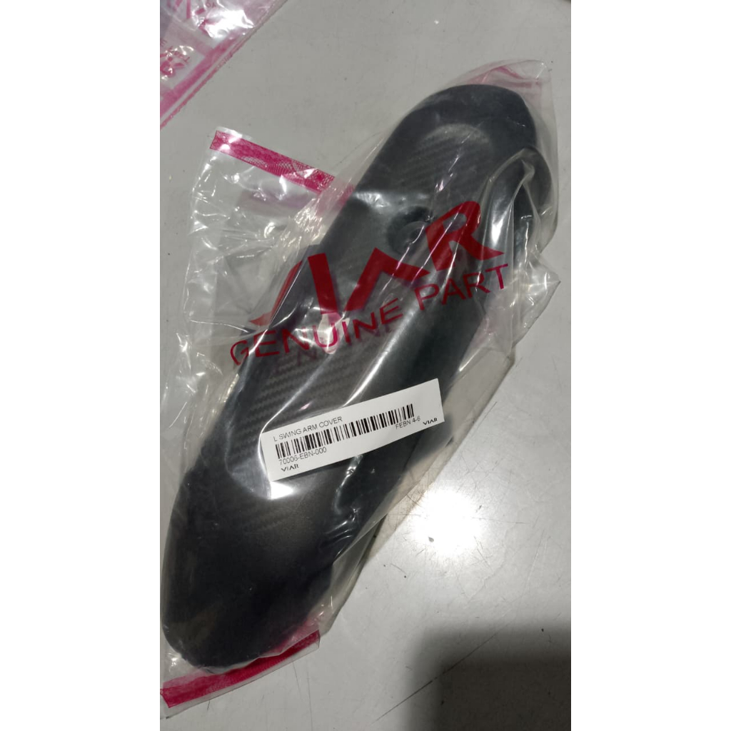 TUTUP COVER BELAKANG LENGAN AYUN BAGIAN KIRI SEPEDA LISTRIK C3 /  C3 X -L SWING ARM COVERFEBN 4-6700