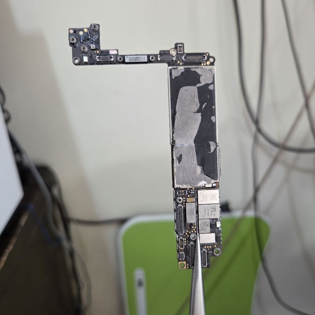 iphone 8 64Gb board / mesin saja kondisi mati total