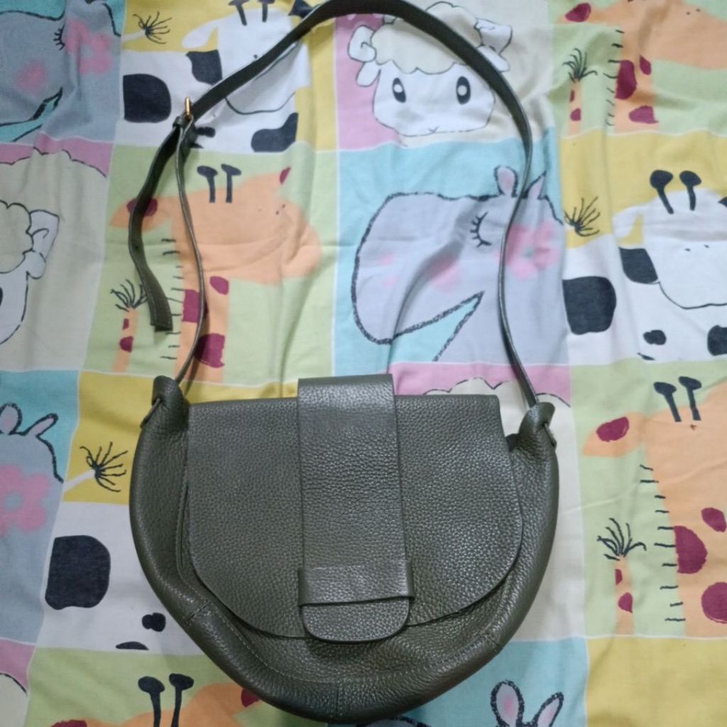 Preloved Tas Selempang Kulit Asli
