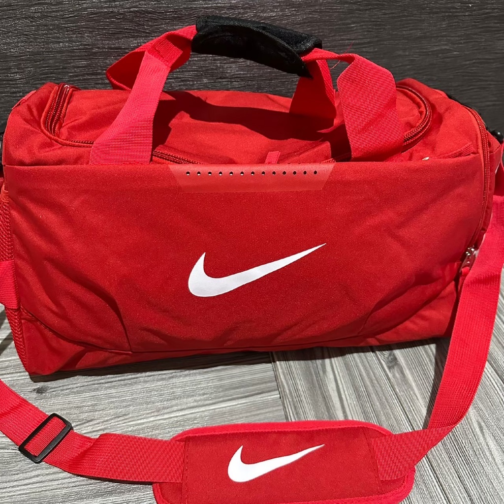TAS DUFFE GYM NIKE BASIC FONT ORIGINAL RED BAGS / TAS DUFFLE PRIA WANITA / TAS TRAVEL FULL SET BISA 