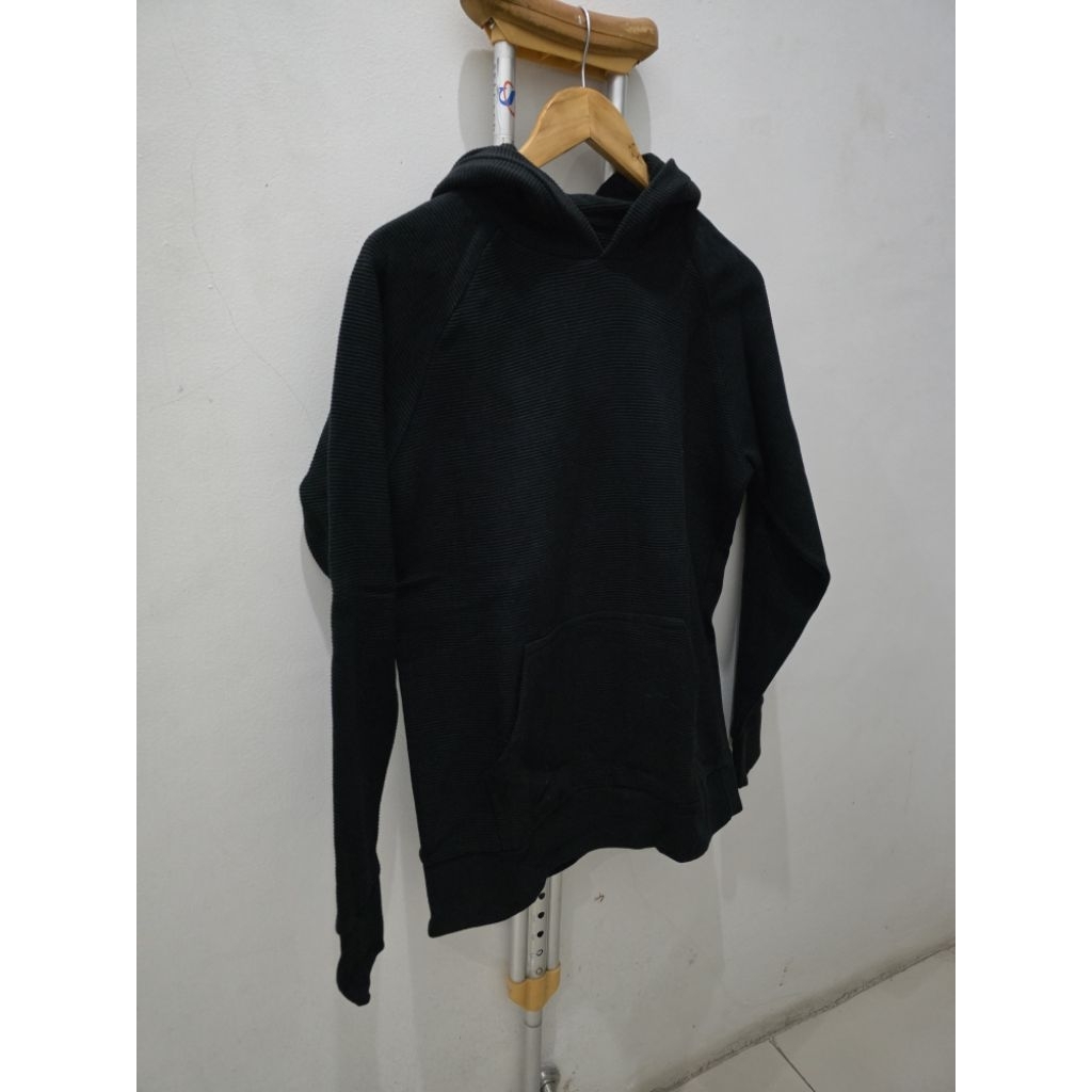 Pull&Bear Black Hoodie Wave Pattern. special Design. 100% original. size S. baju hoodie pria warna h