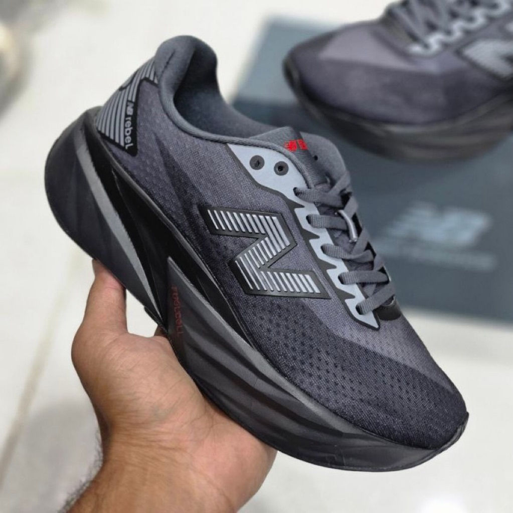 Sepatu Lari Fuelcell Rebel V4