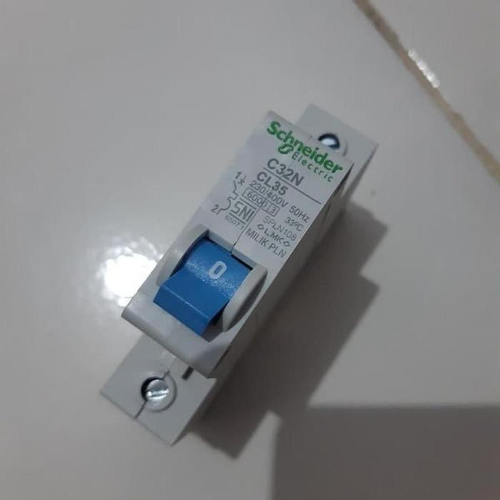 MCB 35A SCHNEIDER 1PHASE BIRU PLN / 35ampere 1p 35 a ampere