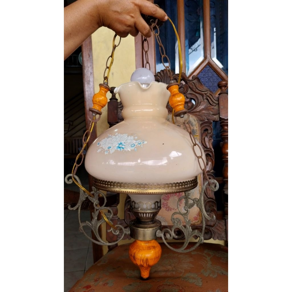 Lampu antik vintage kuno