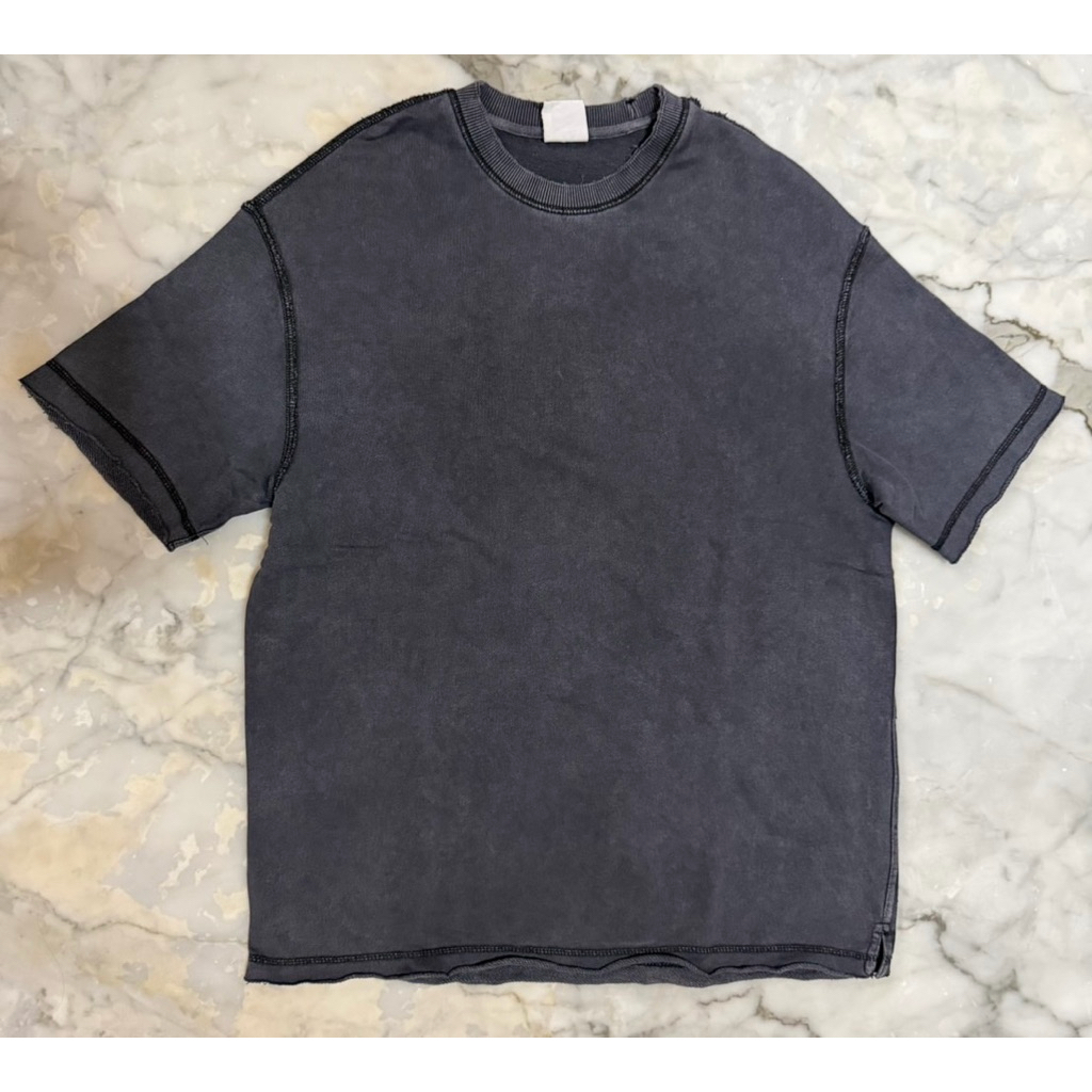 BERSHKA Tshirt Knit Lengan Pendek Oversize (LIKE NEW)