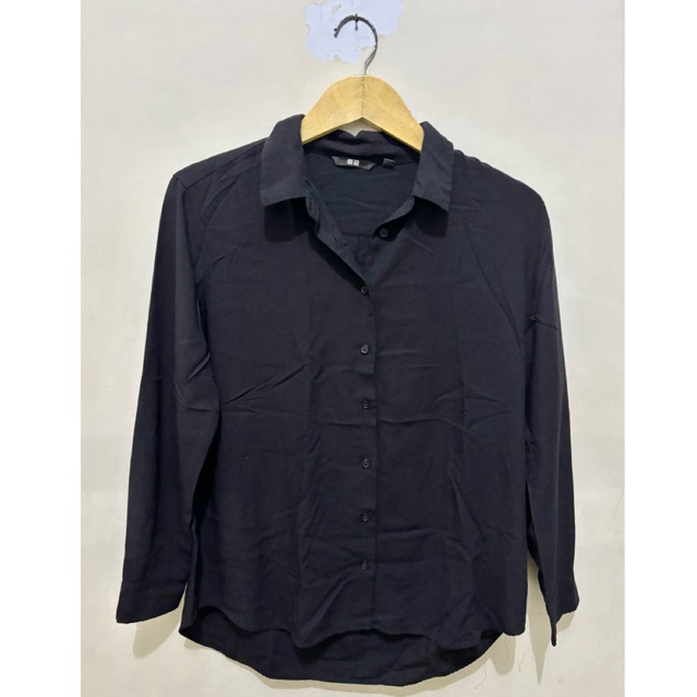 Kemeja Uniqlo Hitam sz L