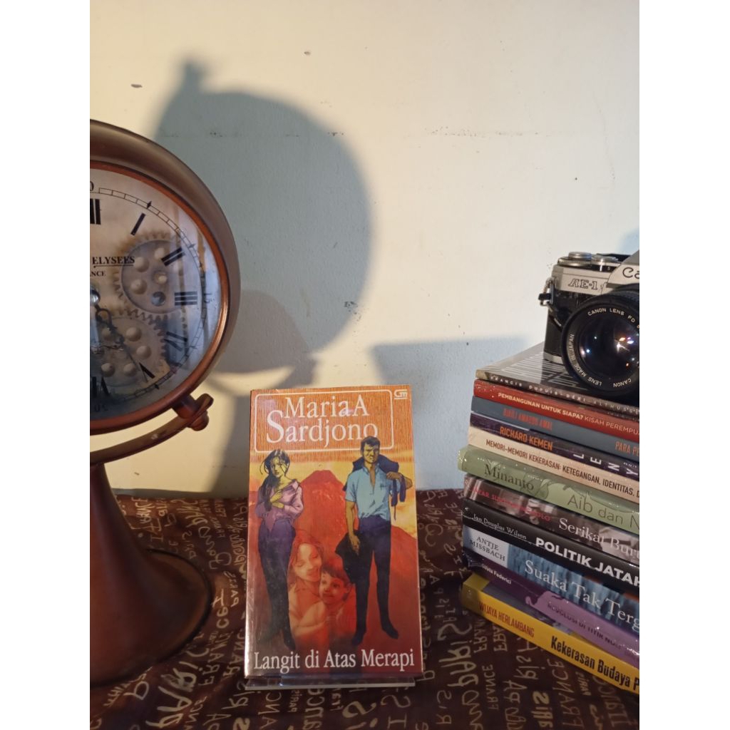 Langit diatas Merapi- Maria A Sardjono