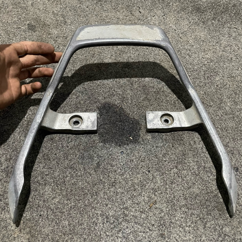 begel behel pegangan jok belakang kawasaki zx 130 original