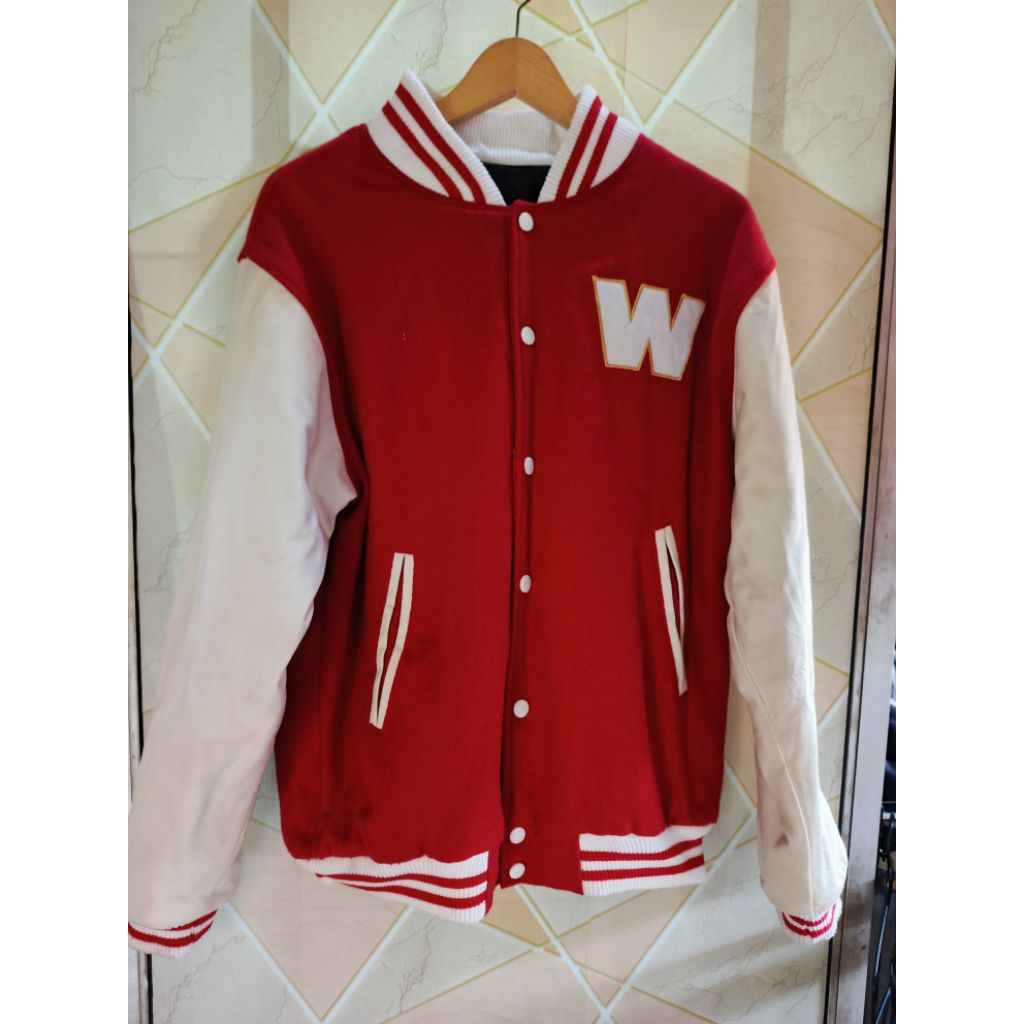 varsity logo W