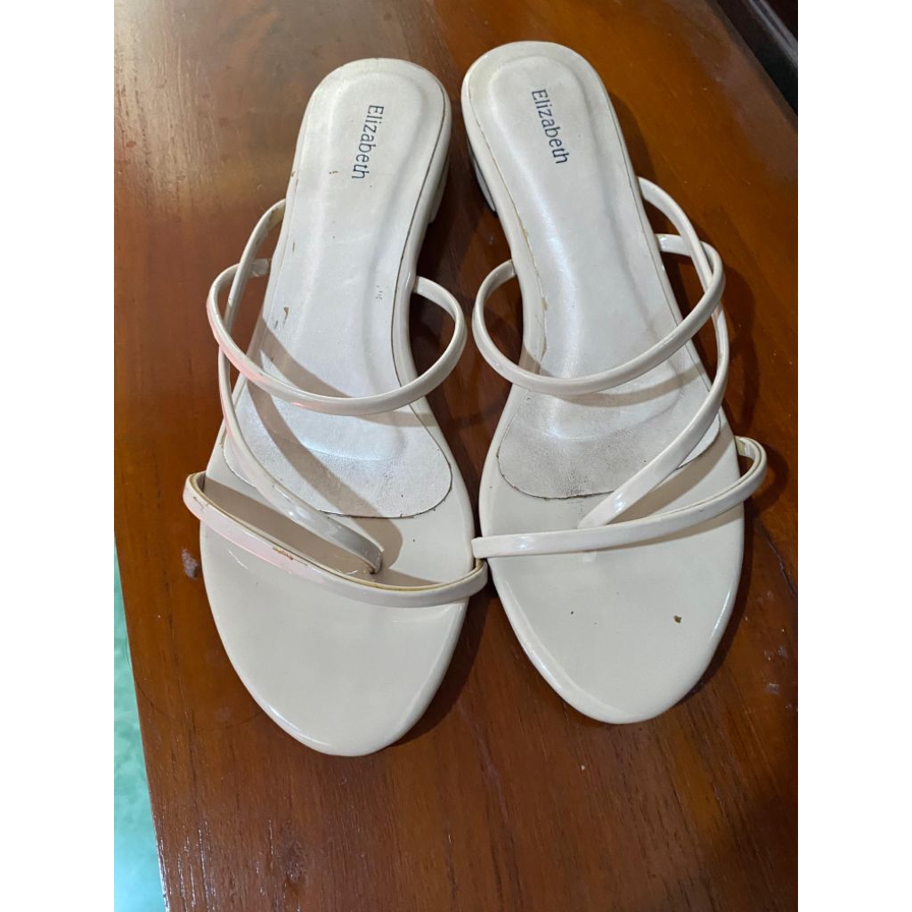 Preloved sandal Elizabeth warna krem