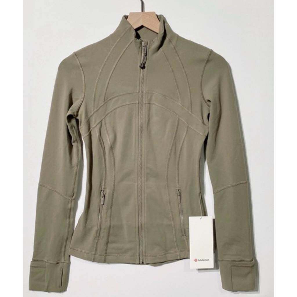 Jaket olahraga LuluLemon warna Army