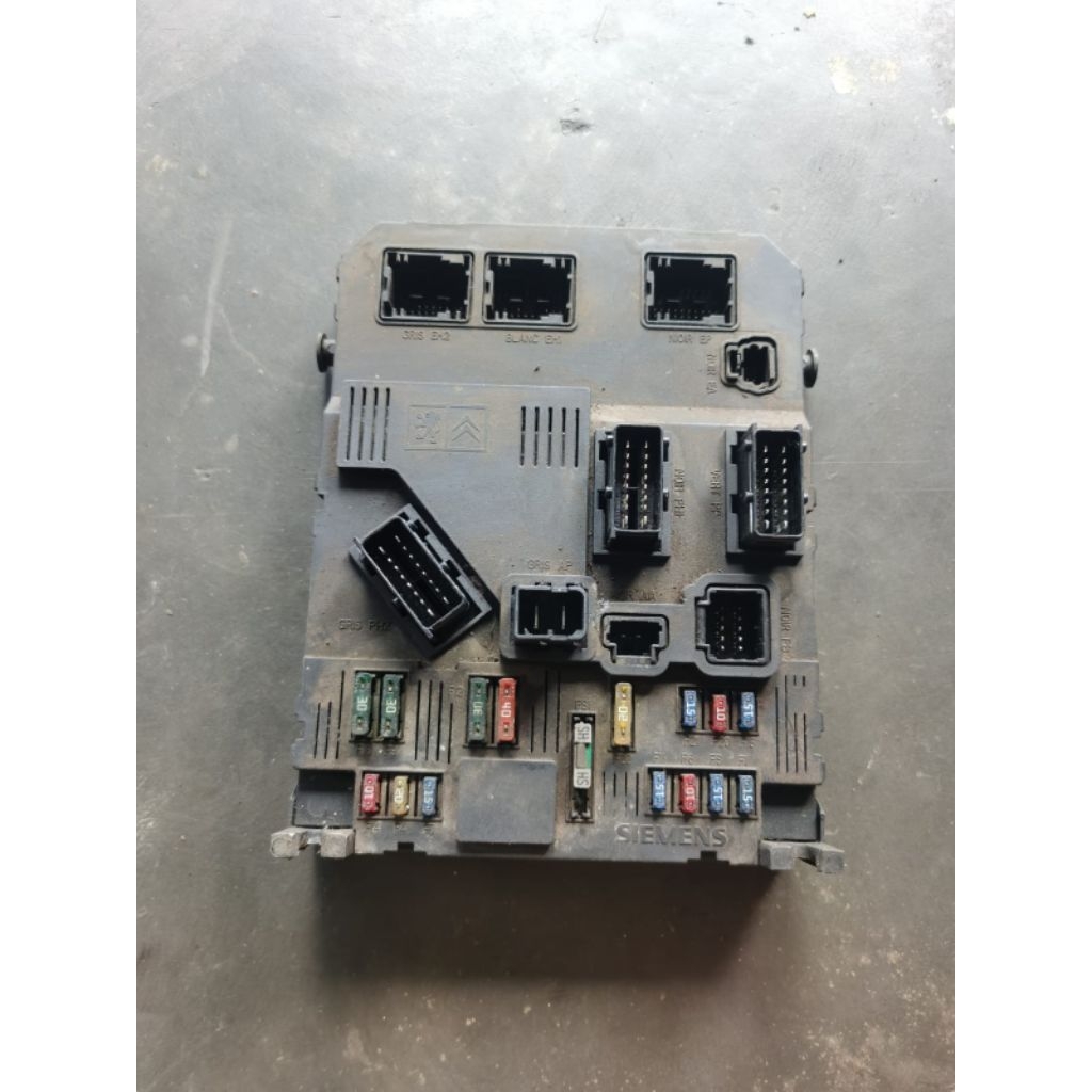 fuse  box BSI Peugeot 206
