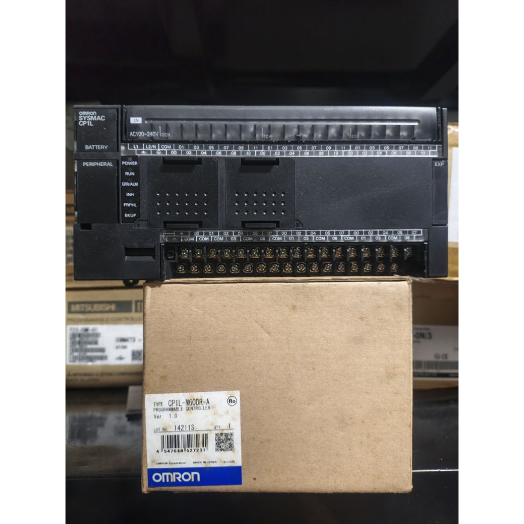 PLC OMRON CP1L M60DR A Programmer Controller