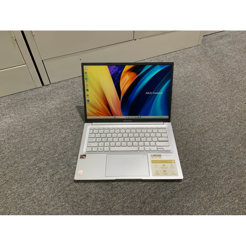 asus vivobook m1403qa ryzen 7 5800H ram 16 gb ssd 512gb
