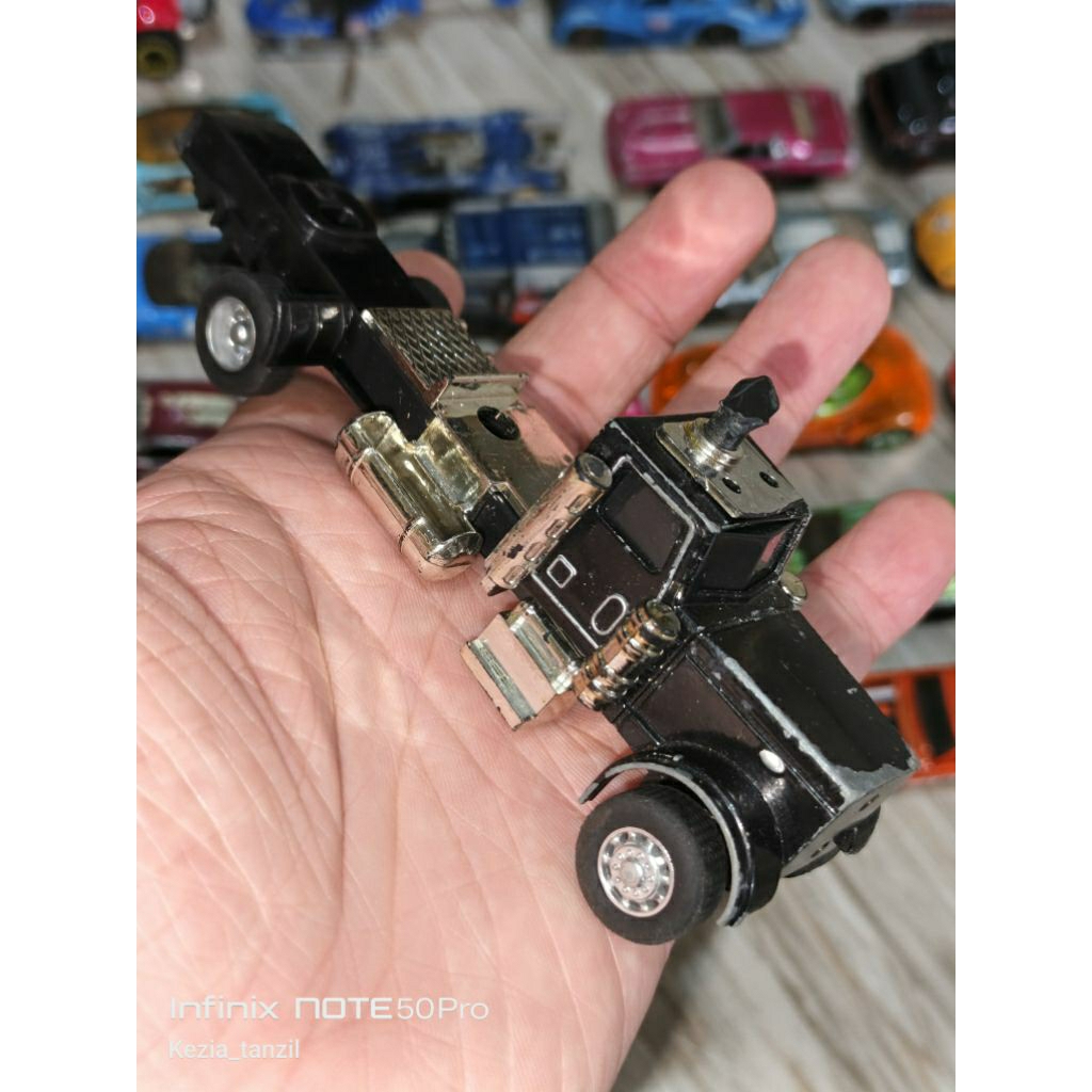 DIECAST DIE CAST MAINAN KEPALA TRUK TRUCK diorama miniatur engkel Fuso
