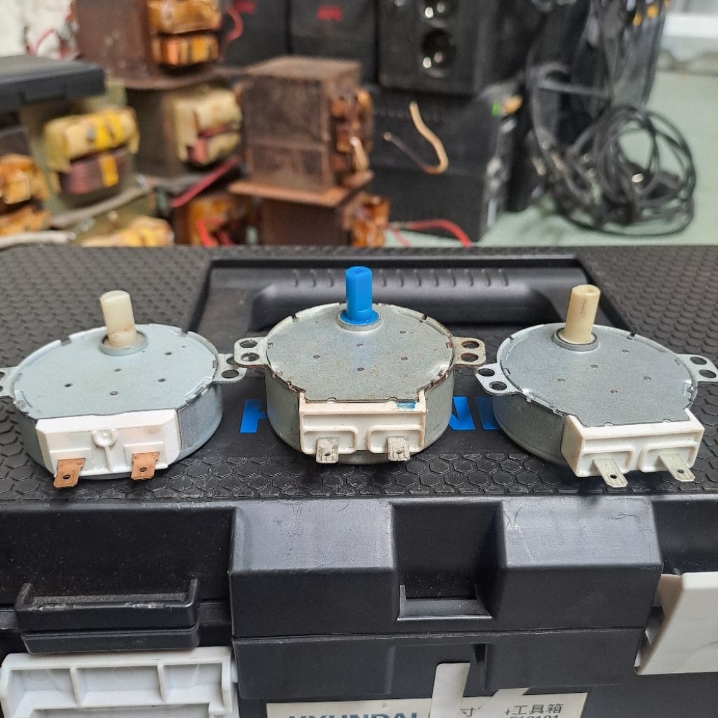 SYNCHRONOUS MOTOR 30V / 21VAC 3W 5RPM DINAMO SYNCHRONOUS MICROWAVE OVEN AC MOTOR GEARBOX LOW RPM