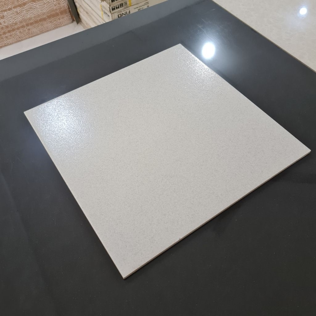 keramik lantai 40x40 keramik roman/keramik putih polos/keramik polos/keramik lantai putih polos/roma