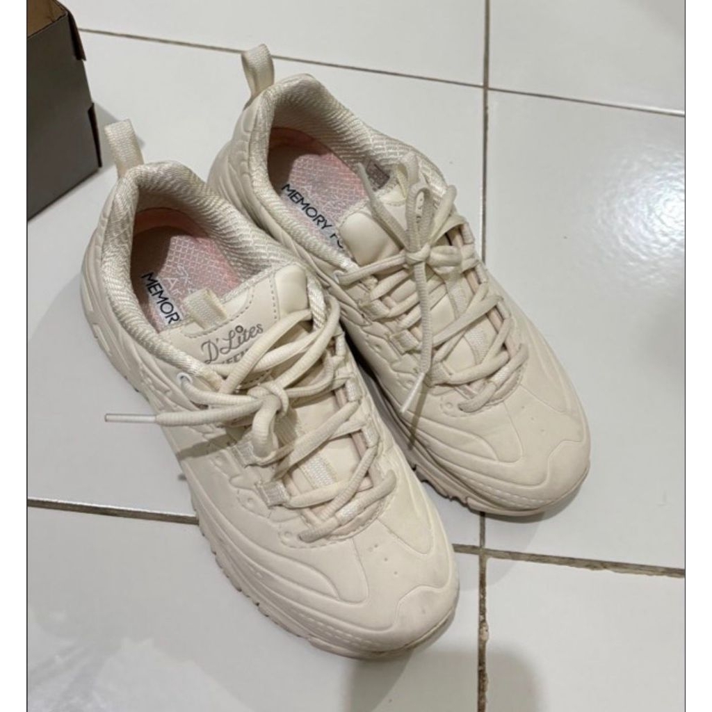 [PRELOVED] SKECHERS D'LITES the ORIGINAL warna beige ukuran 38 / sepatu wanita / sepatu jalan / sepa