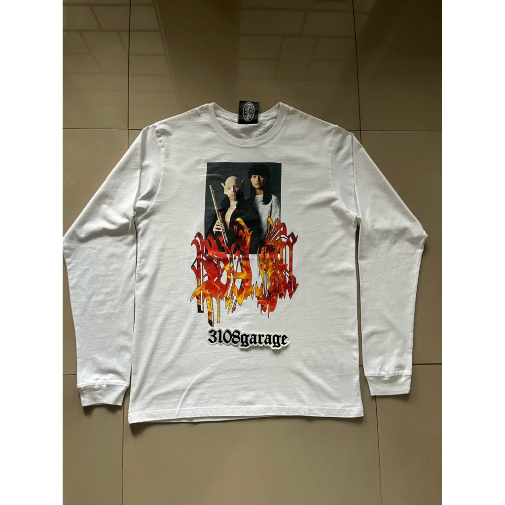 T-shirt tee PAM perks and mini graphic longsleeve white sz L used good cond kaos lengan panjang men