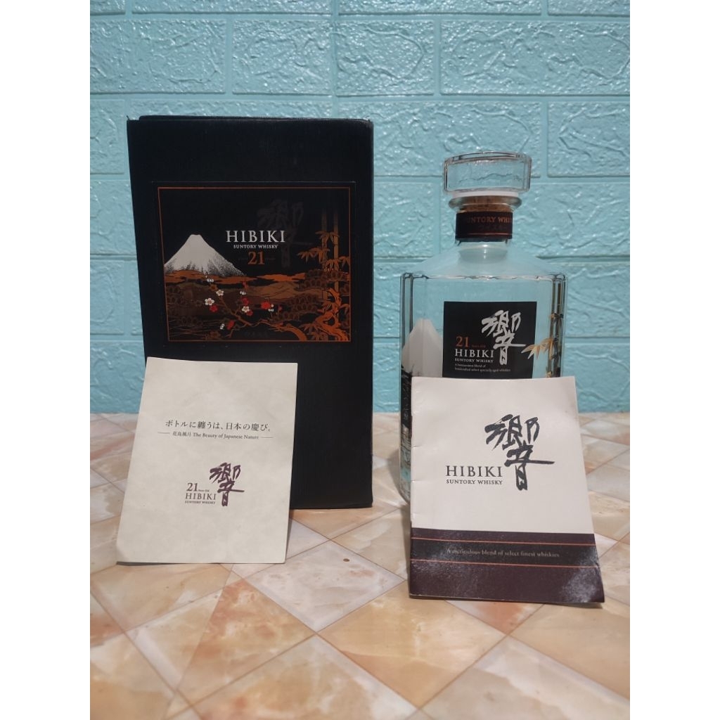 koleksi botol kosong bekas _HIBIKI 21 kacho fugetshu, 700ml