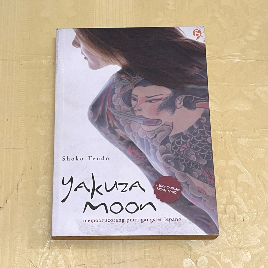 Buku YAKUZA MOON oleh Shoko Tendo