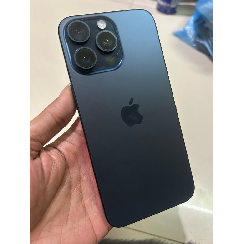 BAHAN ip 15 pro lock icloud
