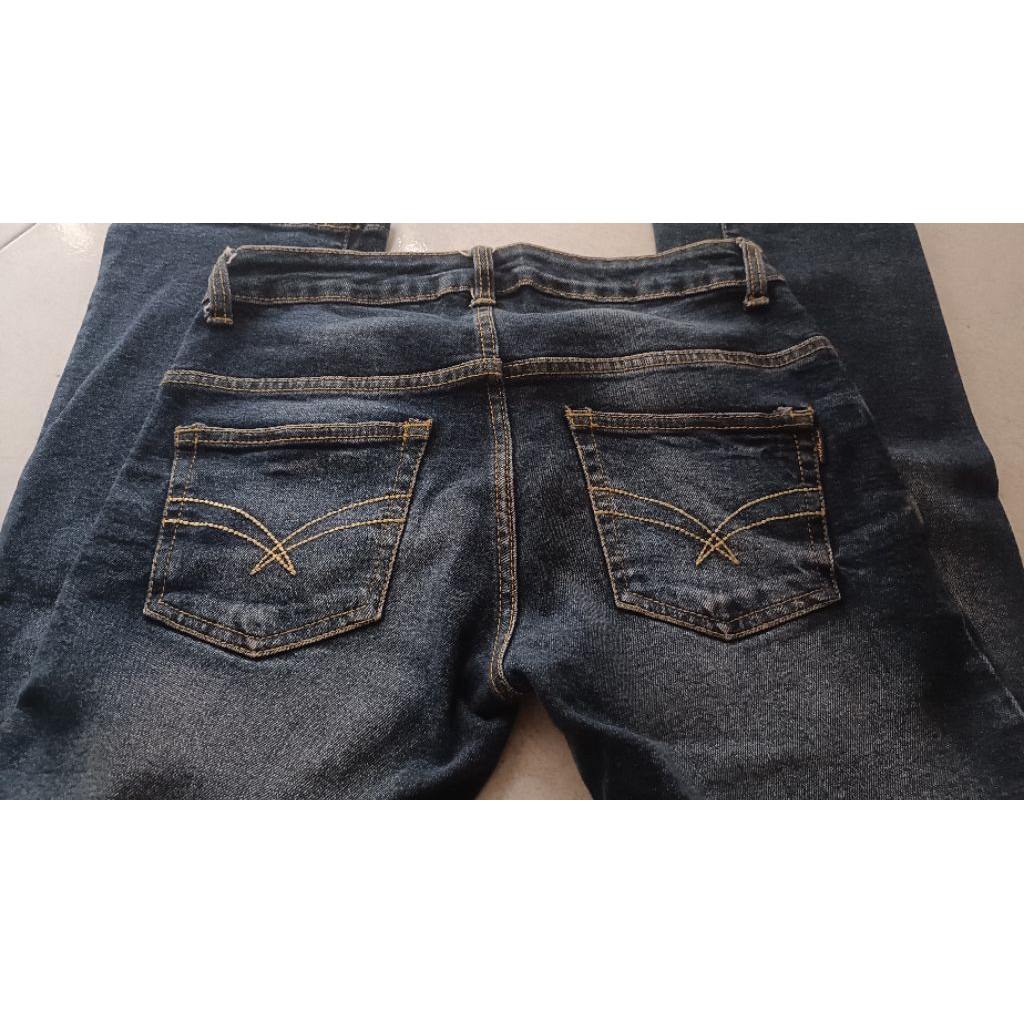 Celana jeans Wanita Panjang Merek Dust Jeans ukuran L Nomor 31 Bekas Original