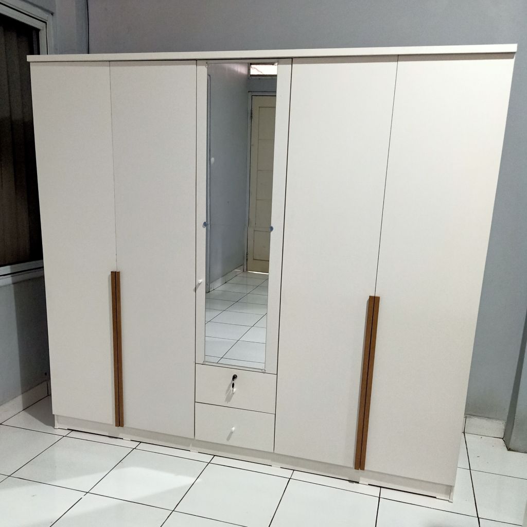 LEMARI PAKAIAN 5 PINTU MERK PIRA