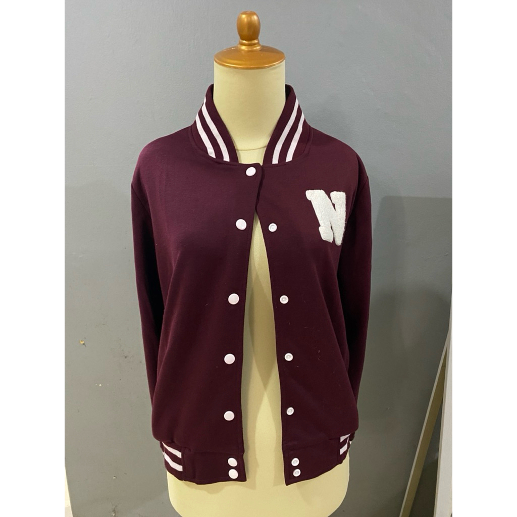 Varsity Wanita atau Pria Merk Nevada by Matahari