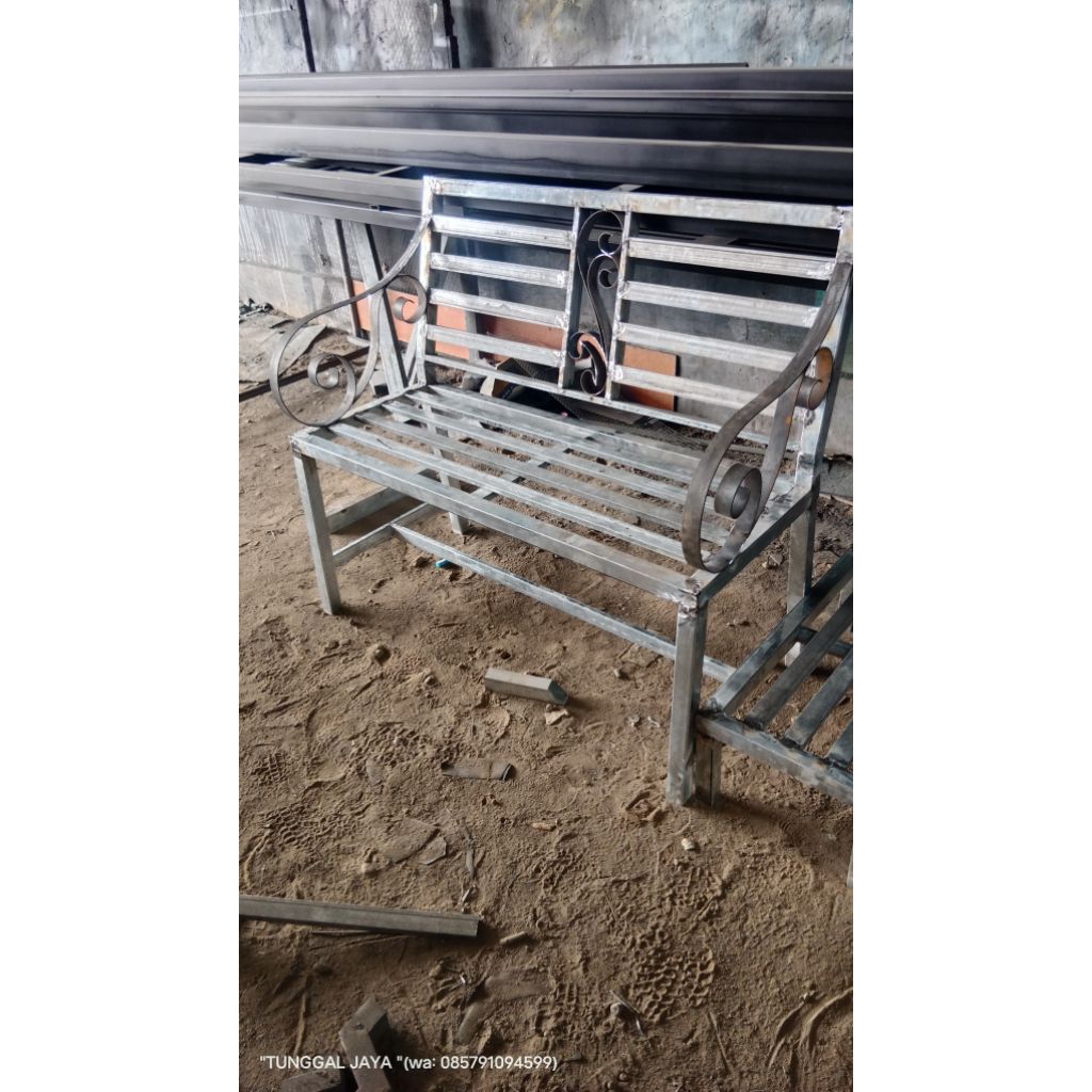 KURSI TAMAN/KURSI PANJANG/KURSI BESI/BANGKU BESI/KURSI SANTAI/KURSI OUTDOOR, COCOKBUAT DI TAMAN TERA