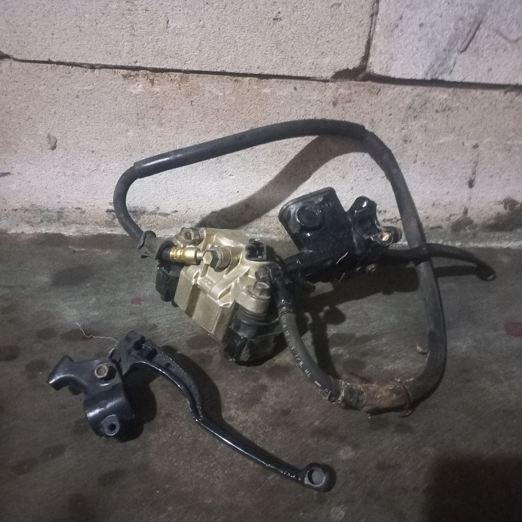 pengeraman depan set kaliper depan fizr original lepasan