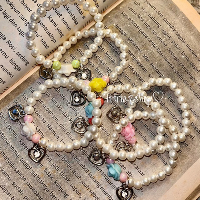 [fitriaRshop] Gelang tangan mutiara cute,motif bunga love love,ala korean style gemas