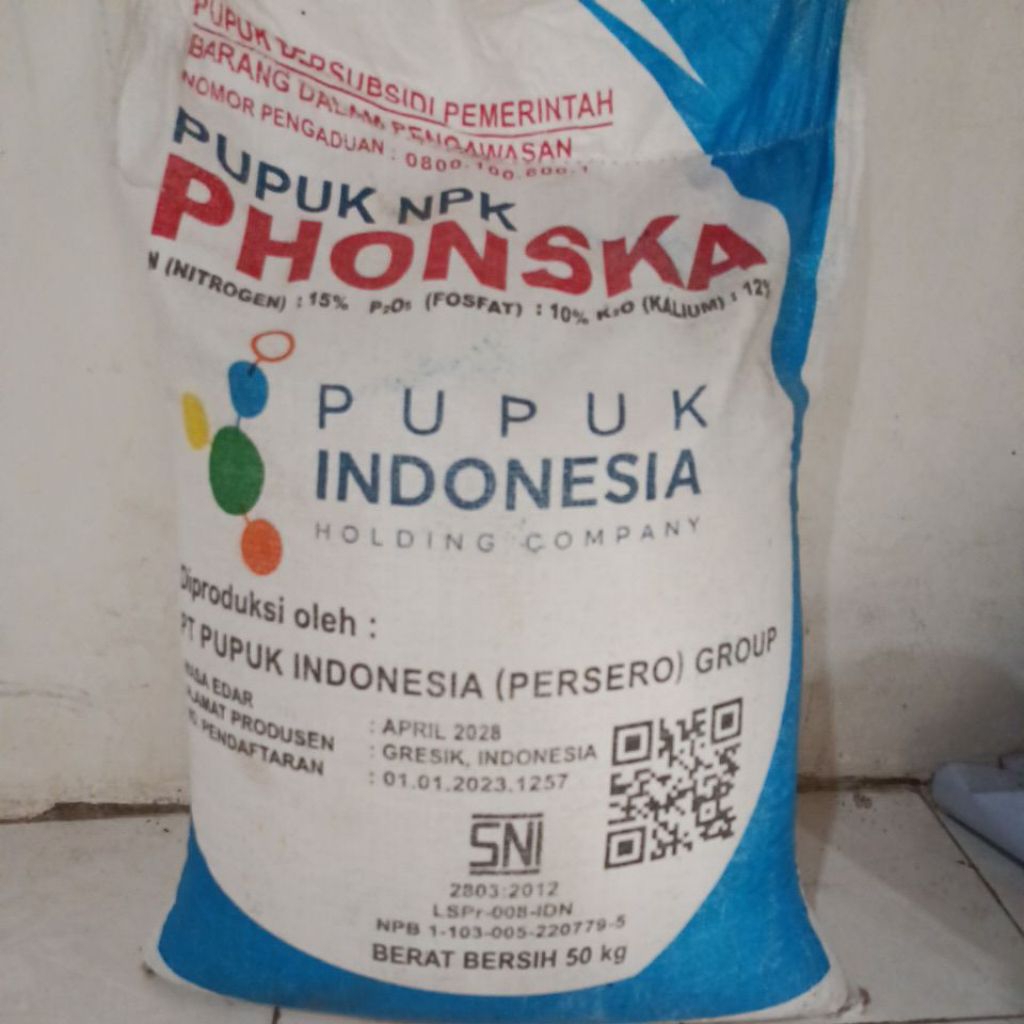 10 kg pupuk urea dan phonska (npk) menyuburkan semua jenis tanaman buah dan sayuran