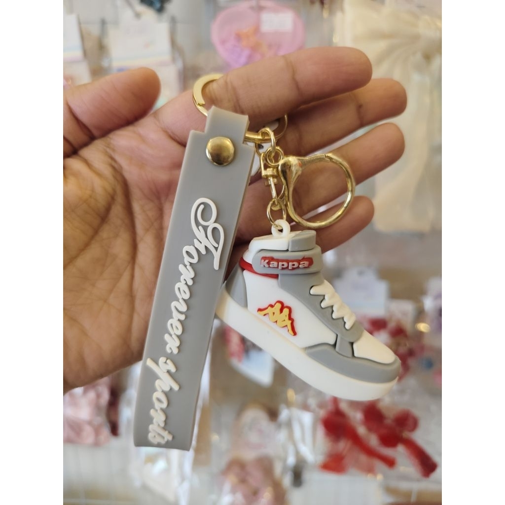 Gantungan kunci karet dengan Ring Gold Sepatu