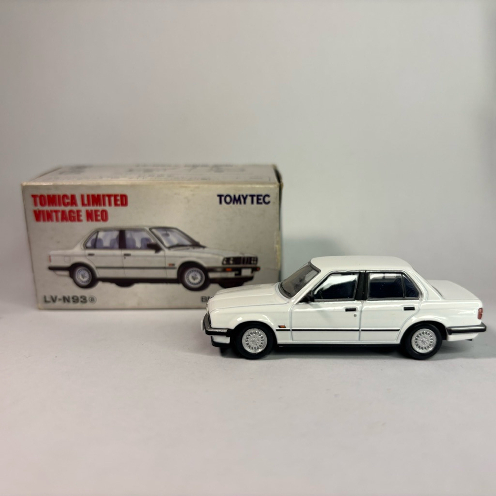 Tomica Limited Vintage Neo TLVN BMW 325i Putih White 4 Pintu