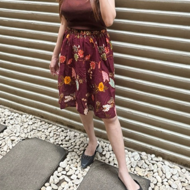 PRELOVED- ROK BATIK MERAH MAROON